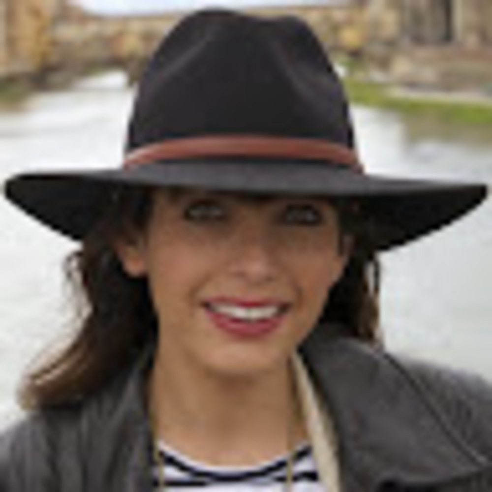 Meet your Posher, Lucinda